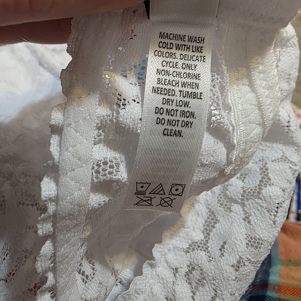 Felina White Lace V-Neck Bralette - Picture 6 of 7